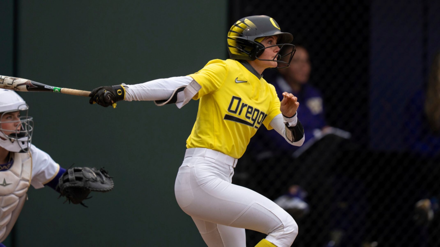 Oregon softball moves up in polls after sweeping Illinois