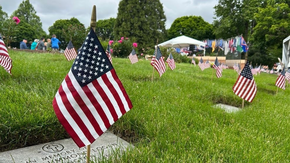 Hundreds gather to honor fallen heroes at Willamette National Cemetery