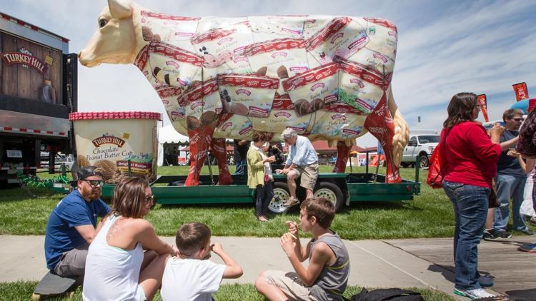 Ice cream giants commit to nix artificial dyes by 2028, federal health officials say