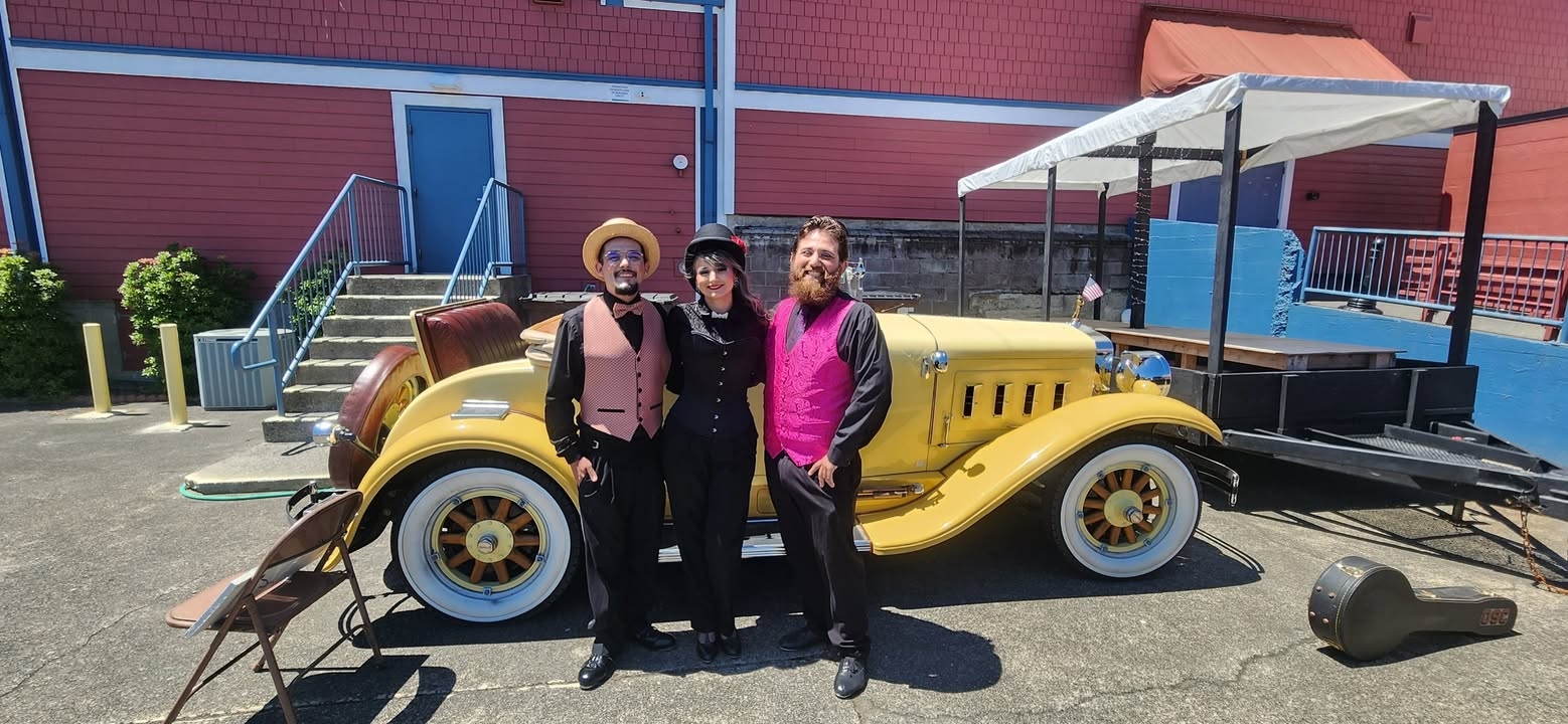 Sometimes, when theirs an old-fashioned car, you simply must take an impromptu photo shoot before your show starts π. This beautiful car belongs to the best banjo player on this side of the Mississippi, the one the only, the man, the myth the legend Butch Schroeder.Photos from The Sawdust Theatre's post