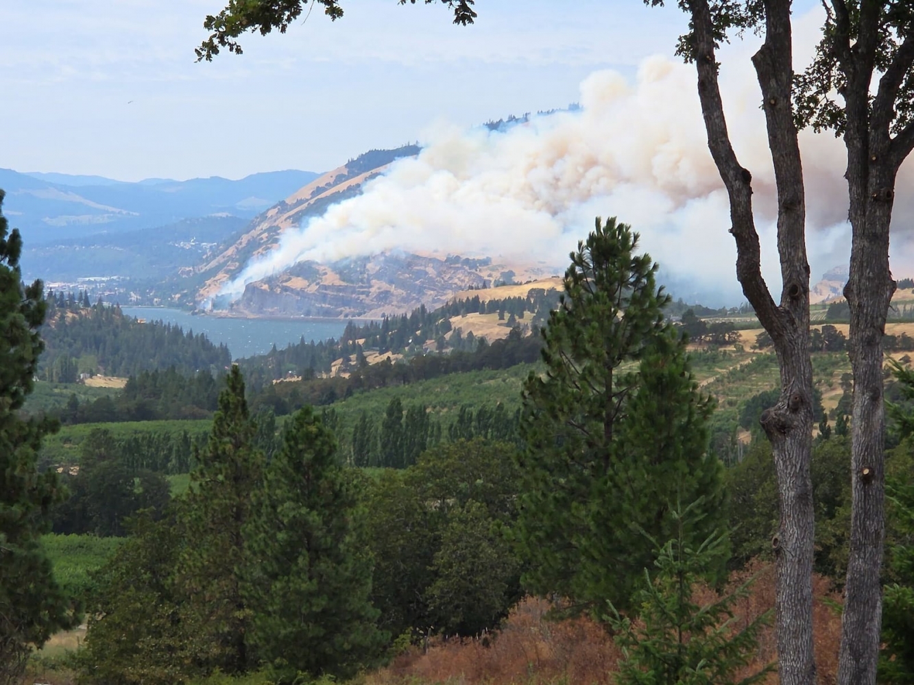 Burdoin fire closes parts of Columbia River Gorge; evacuation orders remain