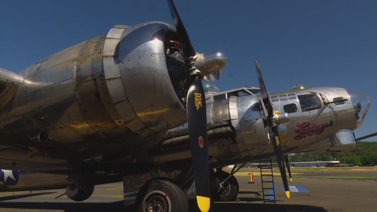 Restored B-17 Bomber arrives at Boeing Field