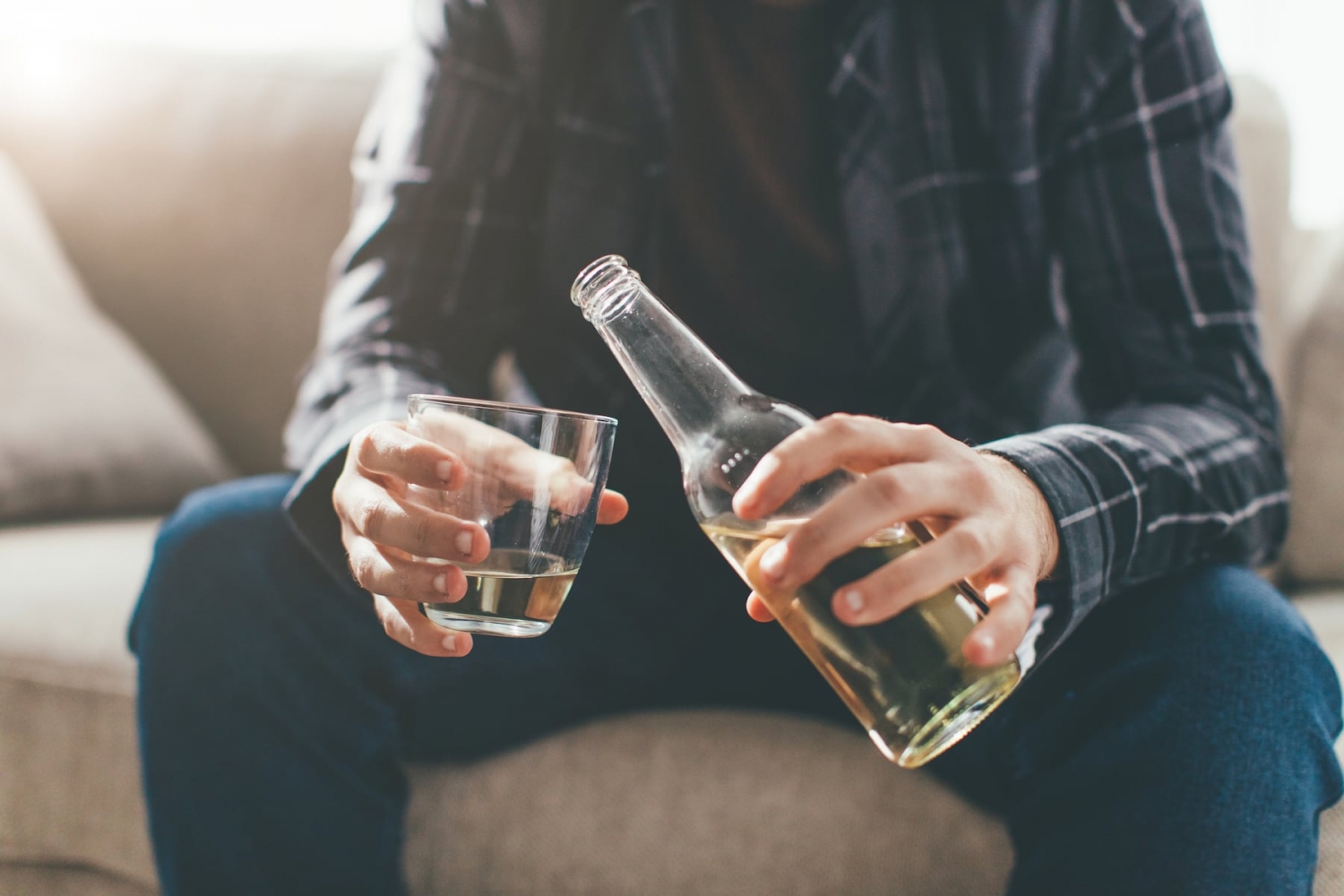 Dear Abby: Longtime friend’s bad choice of partners isn’t something you can save her from