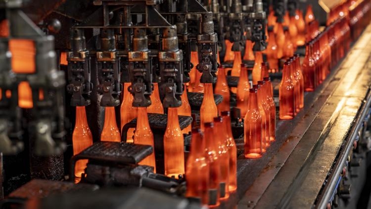Glass bottle manufacturer to close Portland production facility, lay off 90 workers