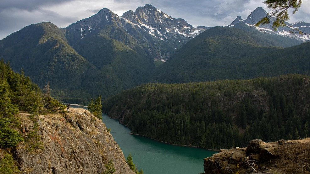 Thunderstorms in the Cascades prompt Red Flag Warning, Flash Flood Watches