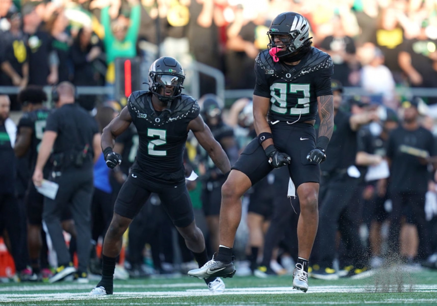 Nearly recovered from torn ACL, this Oregon tight end aims for expanded role