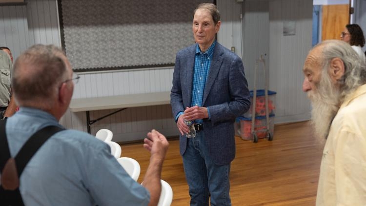 Oregon Sen. Ron Wyden says he has what it takes to resist Trump as he plans for 2028