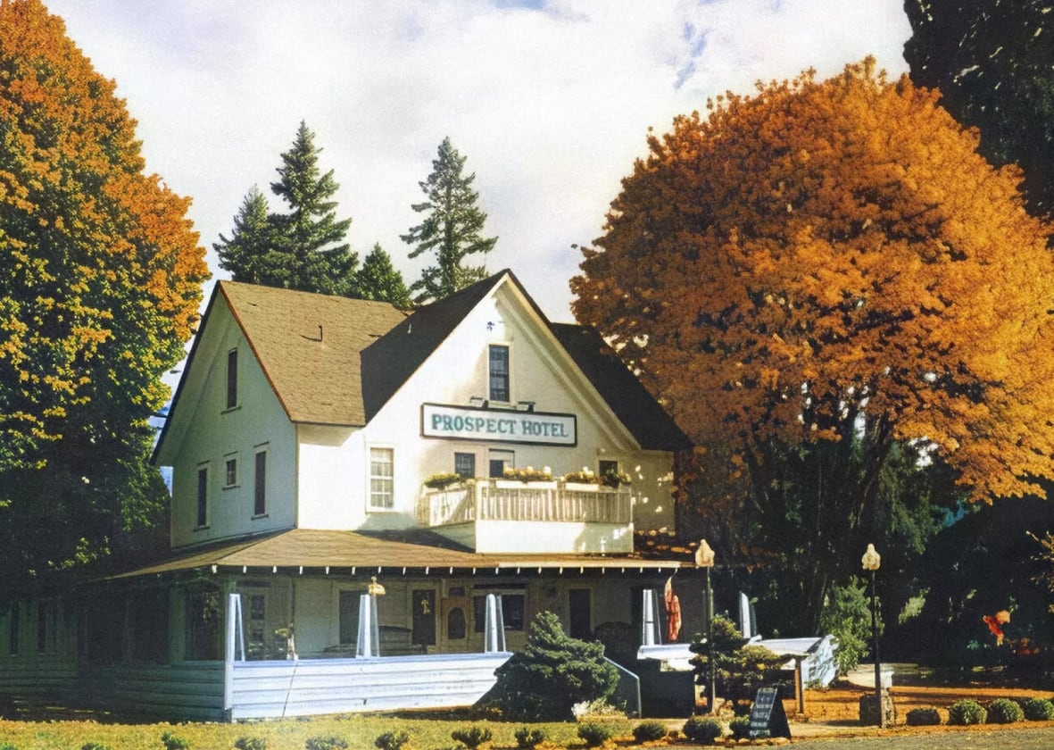 Southern Oregon landmark hotel faces foreclosure amid alleged fraud