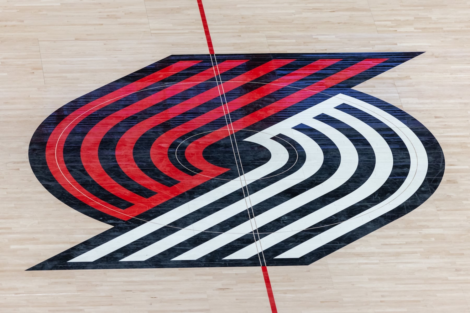 Portland Trail Blazers pueden ser vendidos al dueño de los Carolina Hurricanes, Tom Dundon