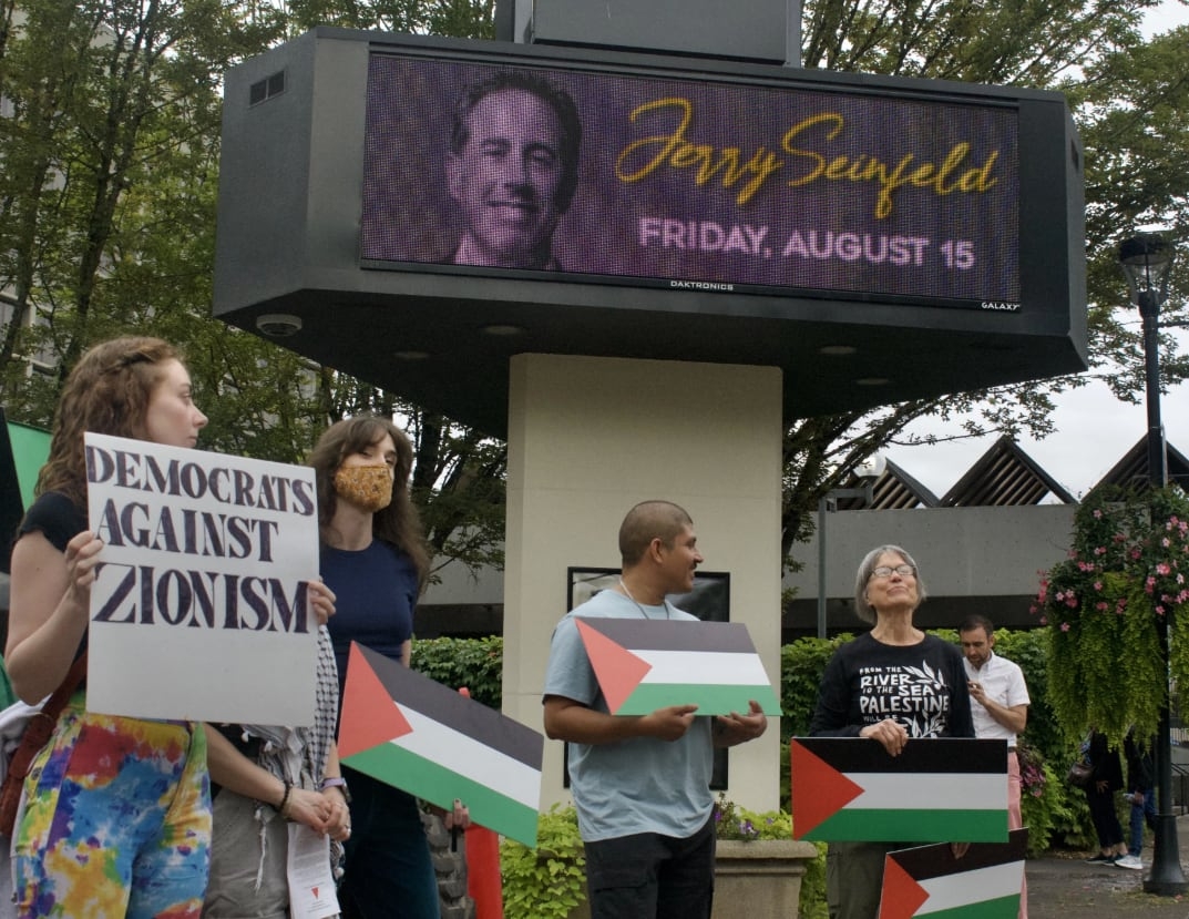 Pro-Palestinian activists protest Jerry Seinfeld show in Eugene