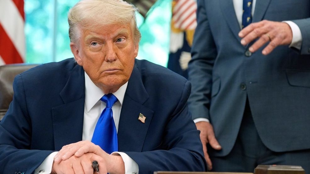 Trump teases announcement from Oval Office after impromptu stop at DC museum