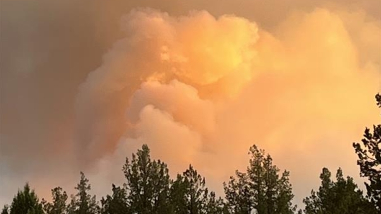 Flat Fire prompts Level 3 evacuation orders, balloons to 3,300 acres near Lake Billy Chinook