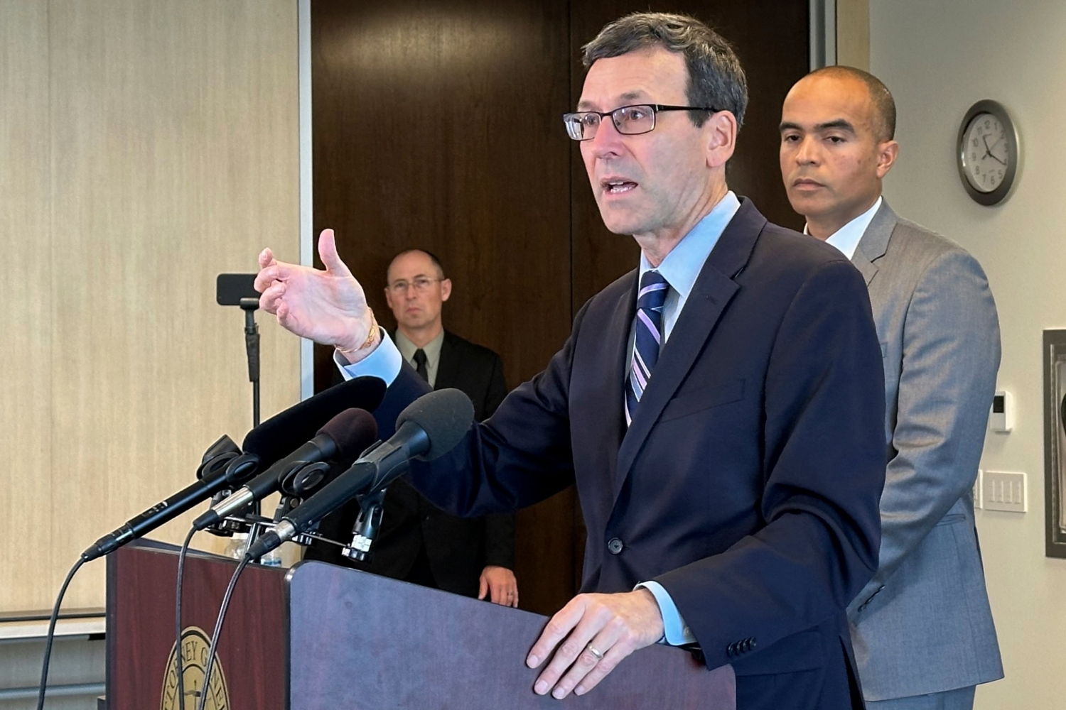 Washington governor, attorney general stand by state prison notifications to ICE