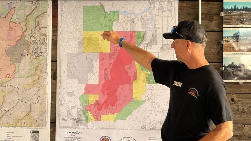 Thousands remain evacuated as Flat Fire continues to threaten homes in Oregon