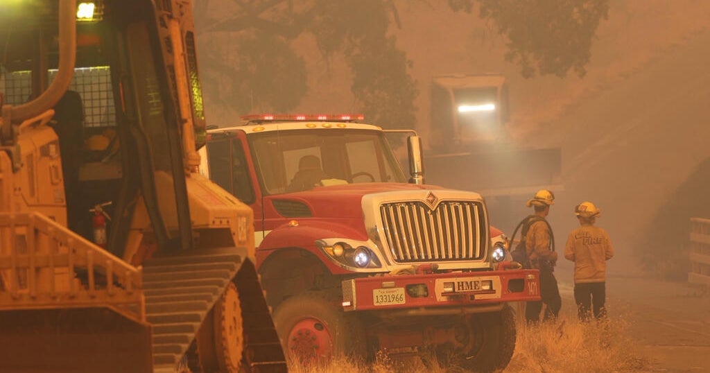 2,000 firefighters battling California's Pickett Fire in Napa County as blaze grows to 6,800 acres
