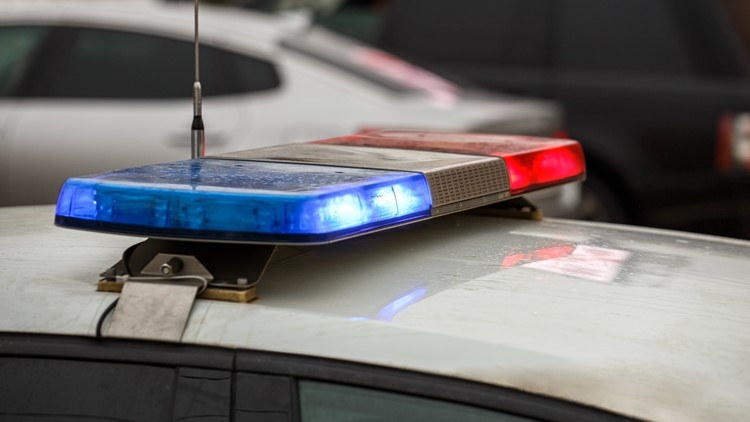 Man arrested after leaving 4-year-old daughter on side of Pierce County highway, police say