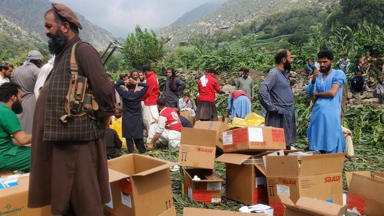 At least 800 dead, more than 2,500 injured after earthquake destroys villages in Afghanistan