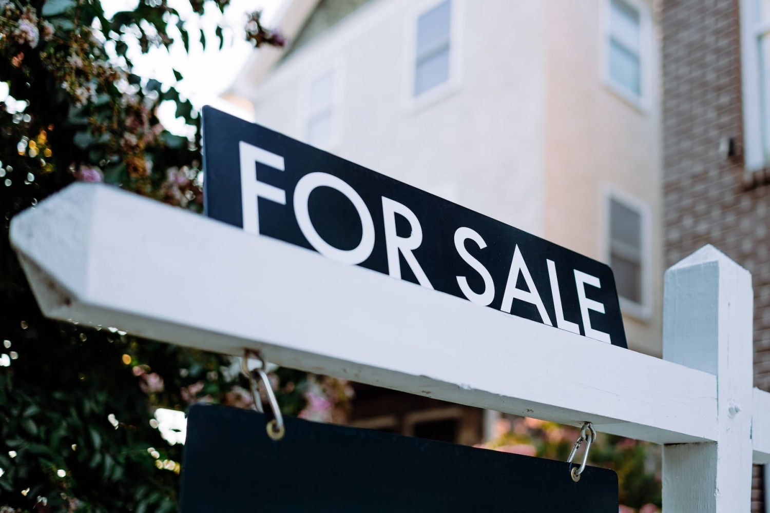 Average mortgage rate drops to lowest level since last October