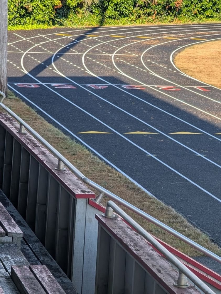 A huge thank you to our Boosters Club for generously supporting the restriping of our track! 🏃♂️🏃♀️✨ Your commitment...