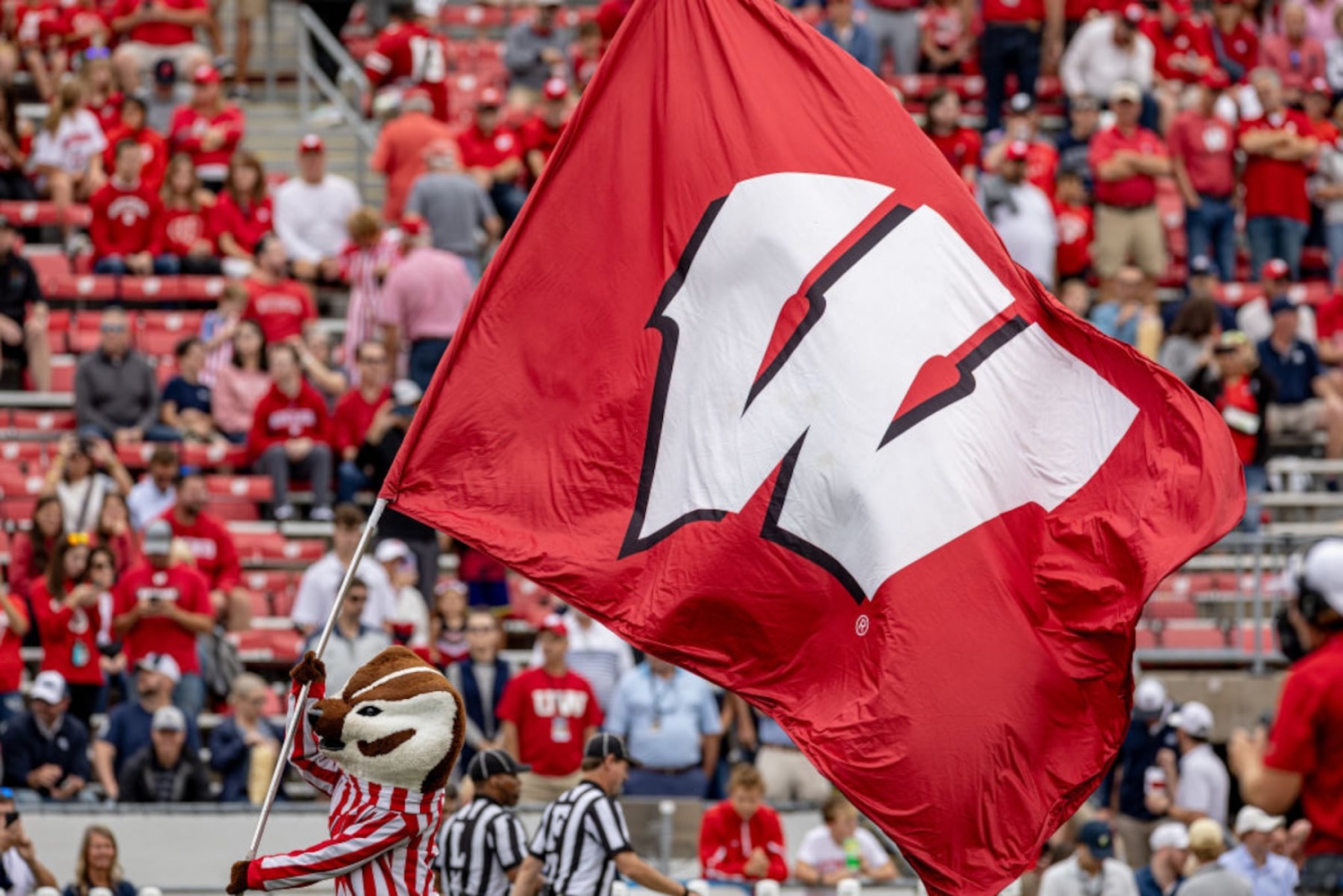 Watch Wisconsin vs. Middle Tennessee college football streaming free today