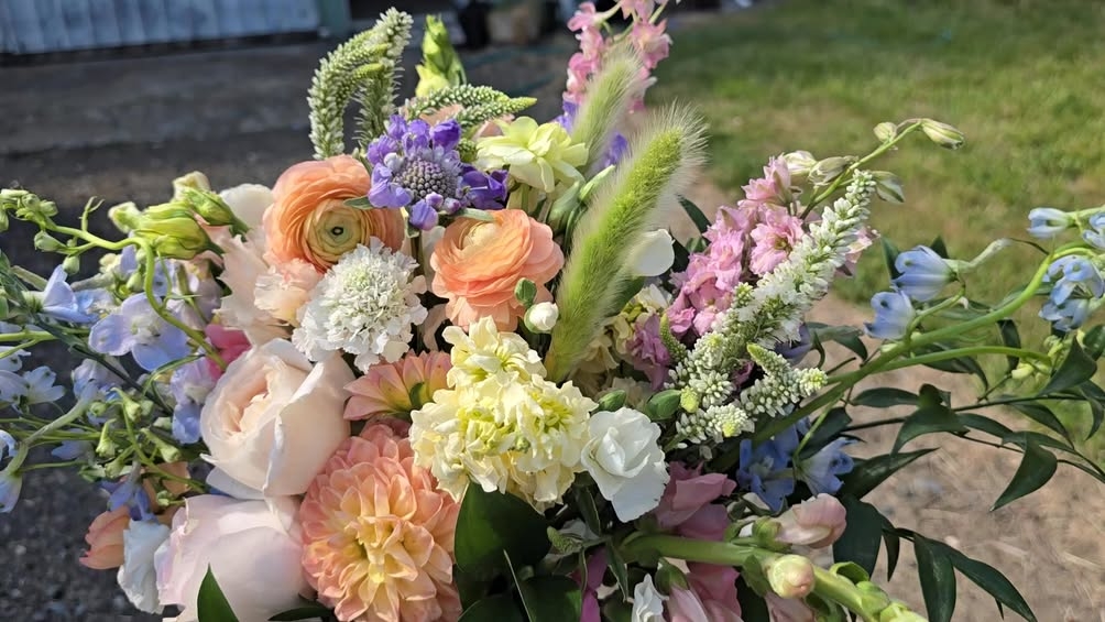 Carrie Crook Floral & EventsSwoonworthy soft wedding palette...♡😍😍 #weddingflowers #freshflowers #SouthernOregonflori...