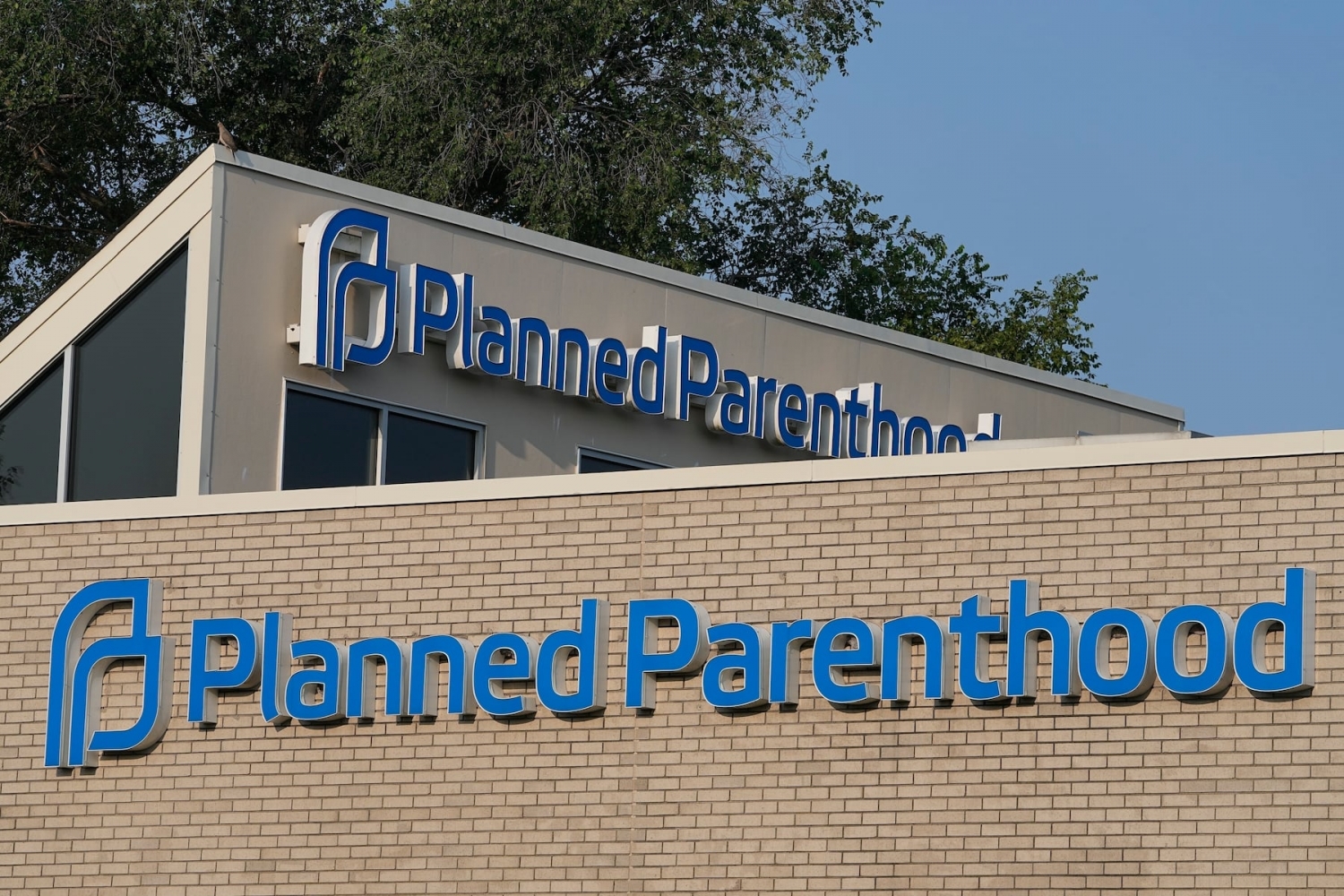Appeals court blocks Medicaid funding for Planned Parenthood, threatening Oregon clinics