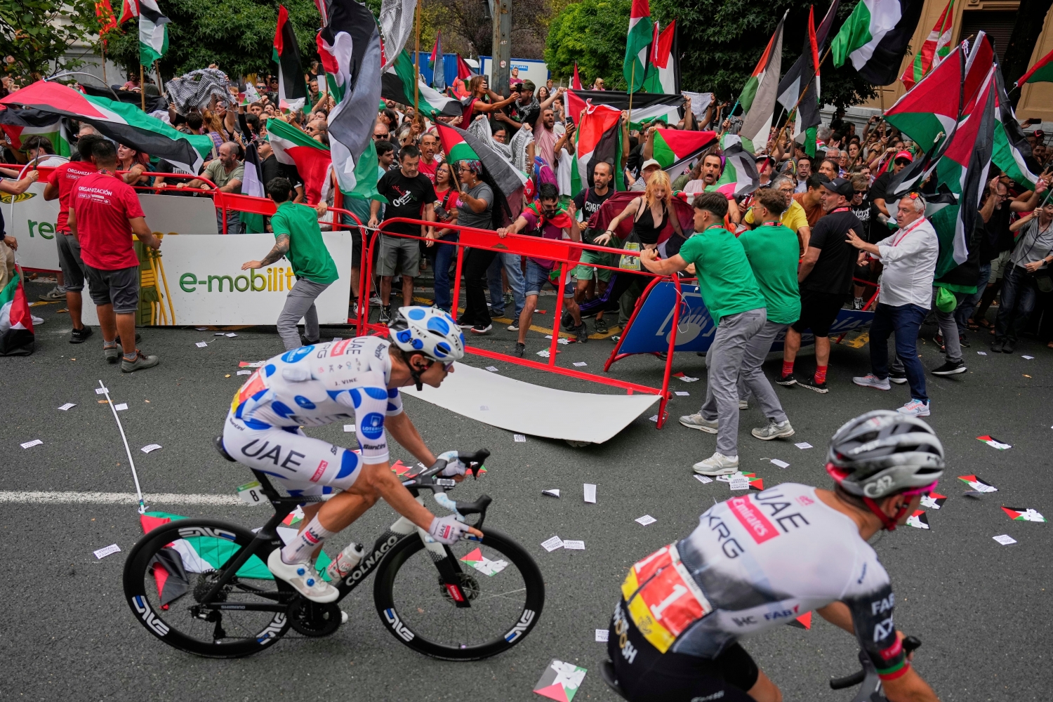 Anti-Israel protests turn Spanish Vuelta cycling race into a diplomatic battleground