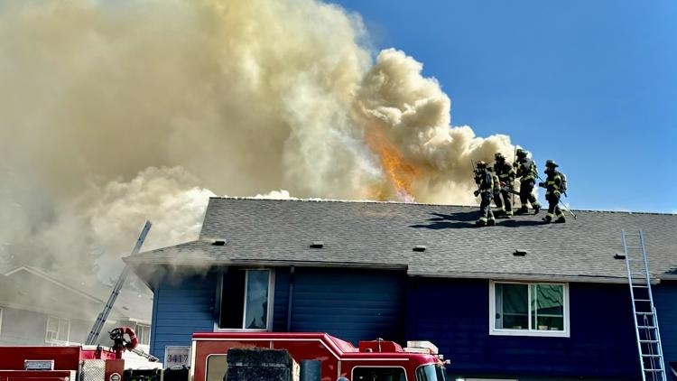 Firefighter hospitalized, 7 residents displaced after Vancouver apartment fire