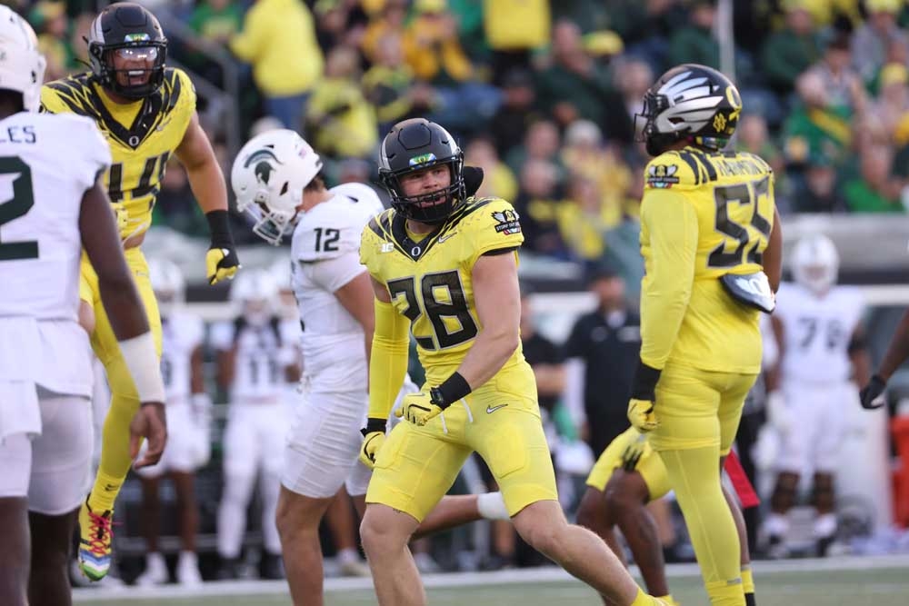 No. 4 Oregon linebackers lead 'advantageous' Ducks defense in week three win
