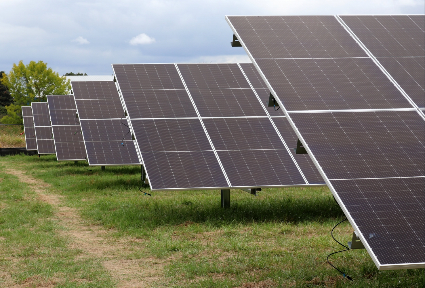 Oregon challenges EPA decision to end $87 million solar grant