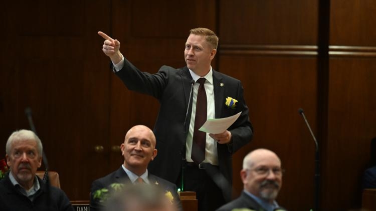 Oregon Republicans shake up leadership as Bonham announces resignation from Senate