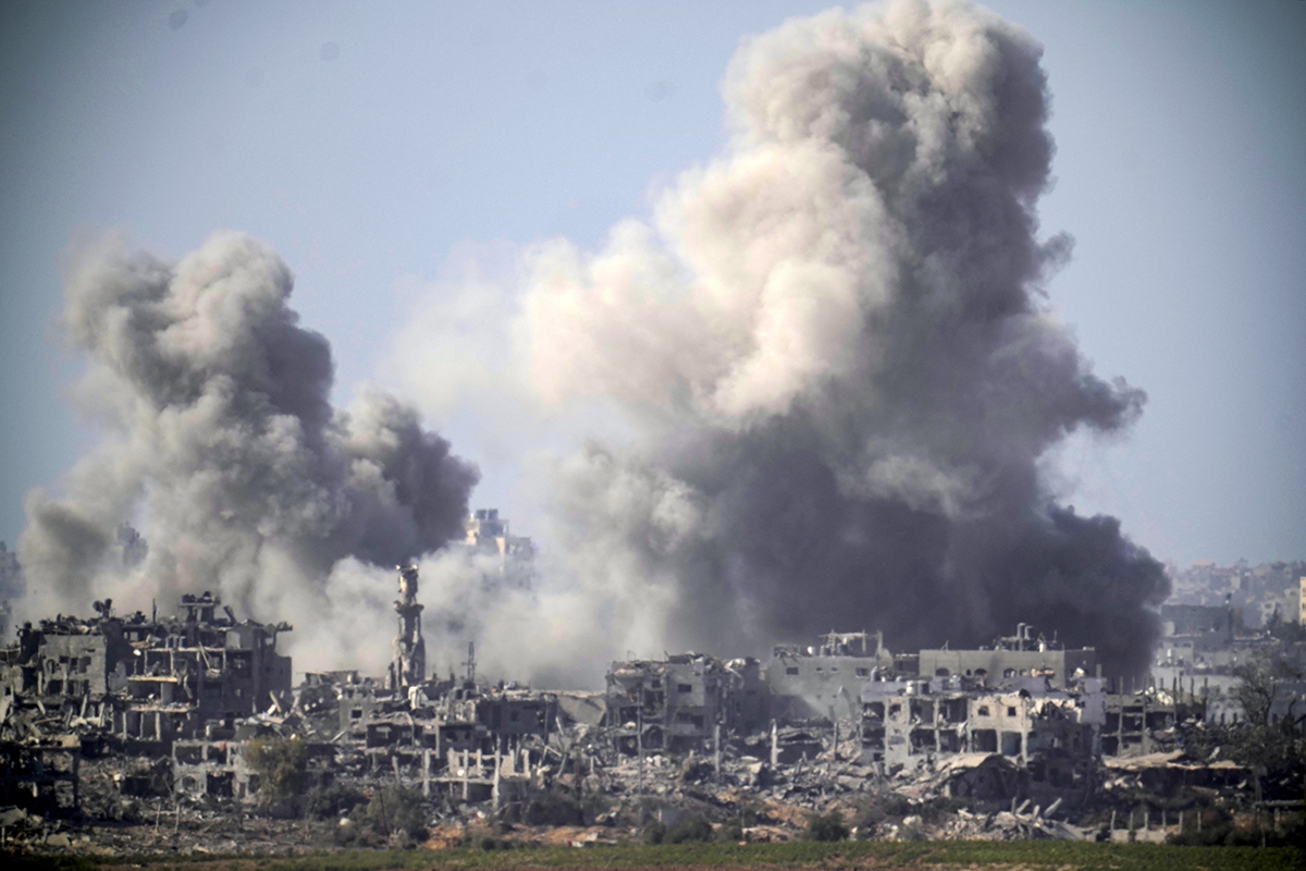 Gaza City ground operation begins after night of heavy bombardment, tanks spotted in city center