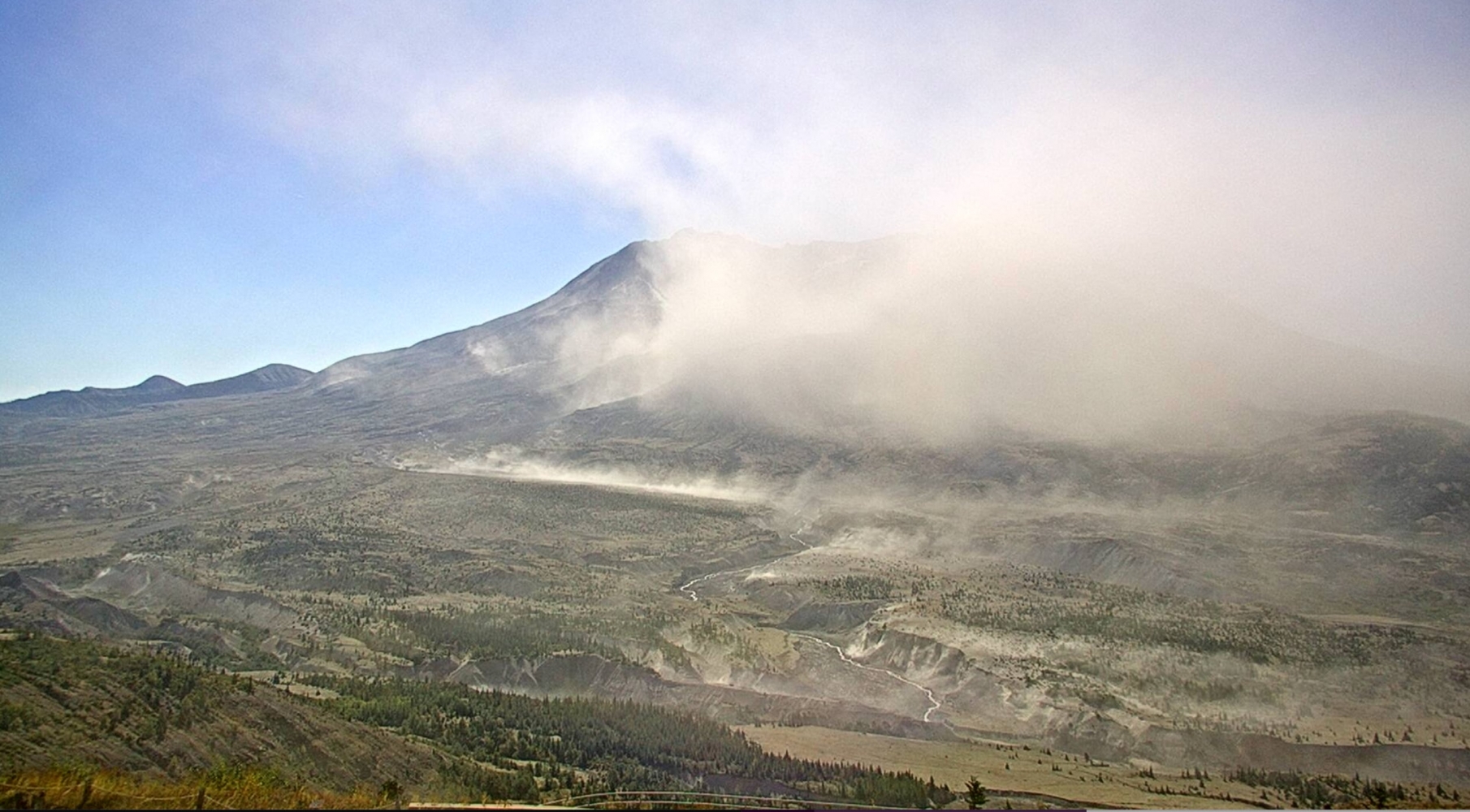 Mount St. Helens is not erupting, scientists say
