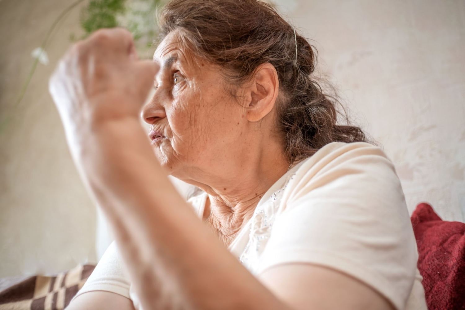 Dear Annie: My Mom’s love is conditional; every act of kindness comes with strings attached