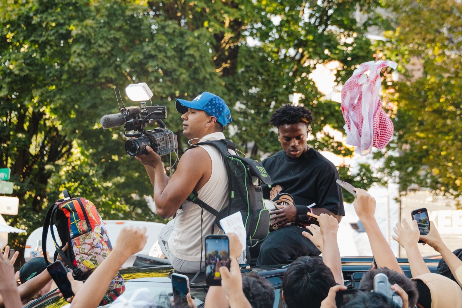 YouTuber with 44M subscribers draws huge crowds, meets Damian Lillard during Portland tour