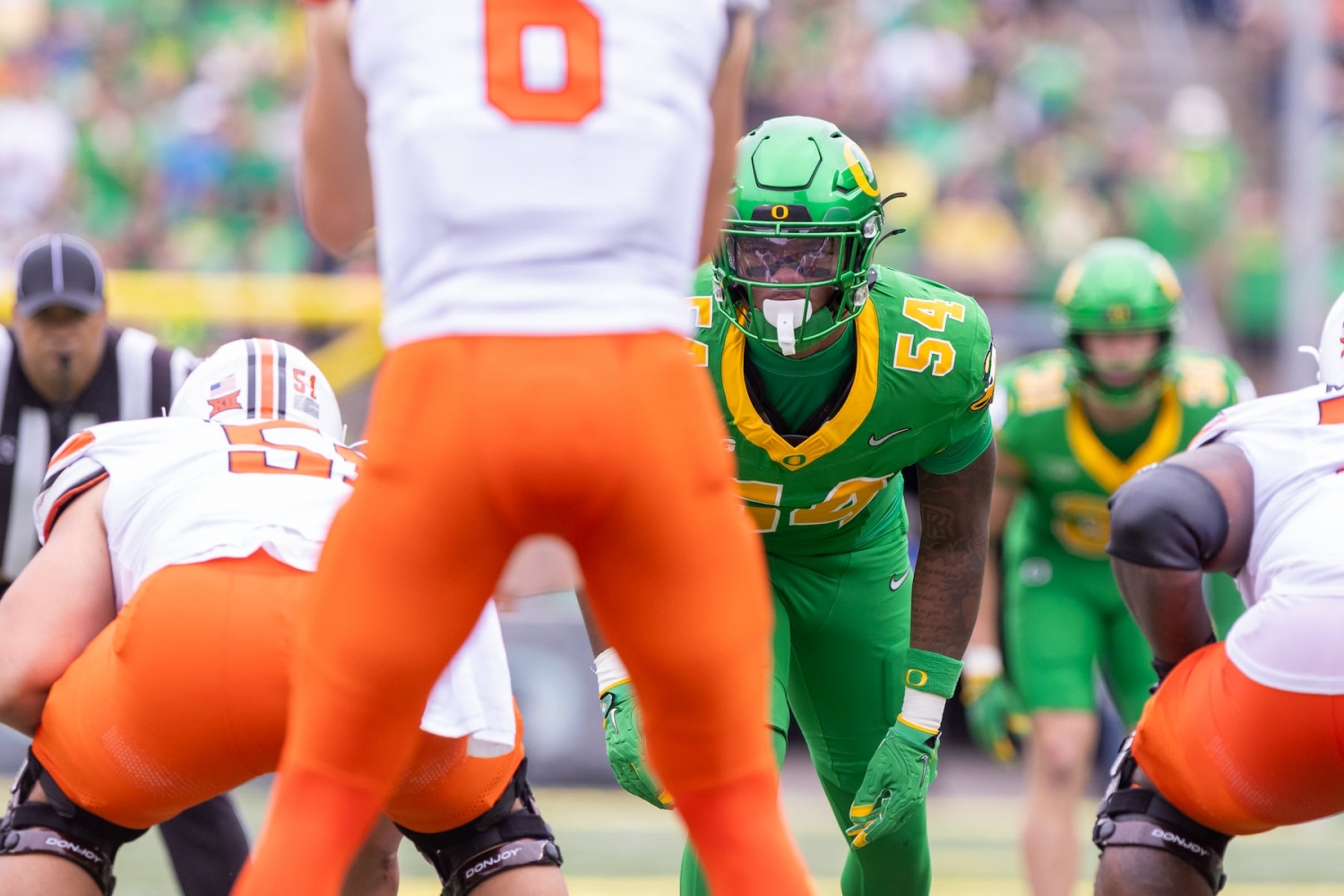 Oregon linebacker Jerry Mixon Jr.’s nose for the football is no accident: ‘He is a football junkie’