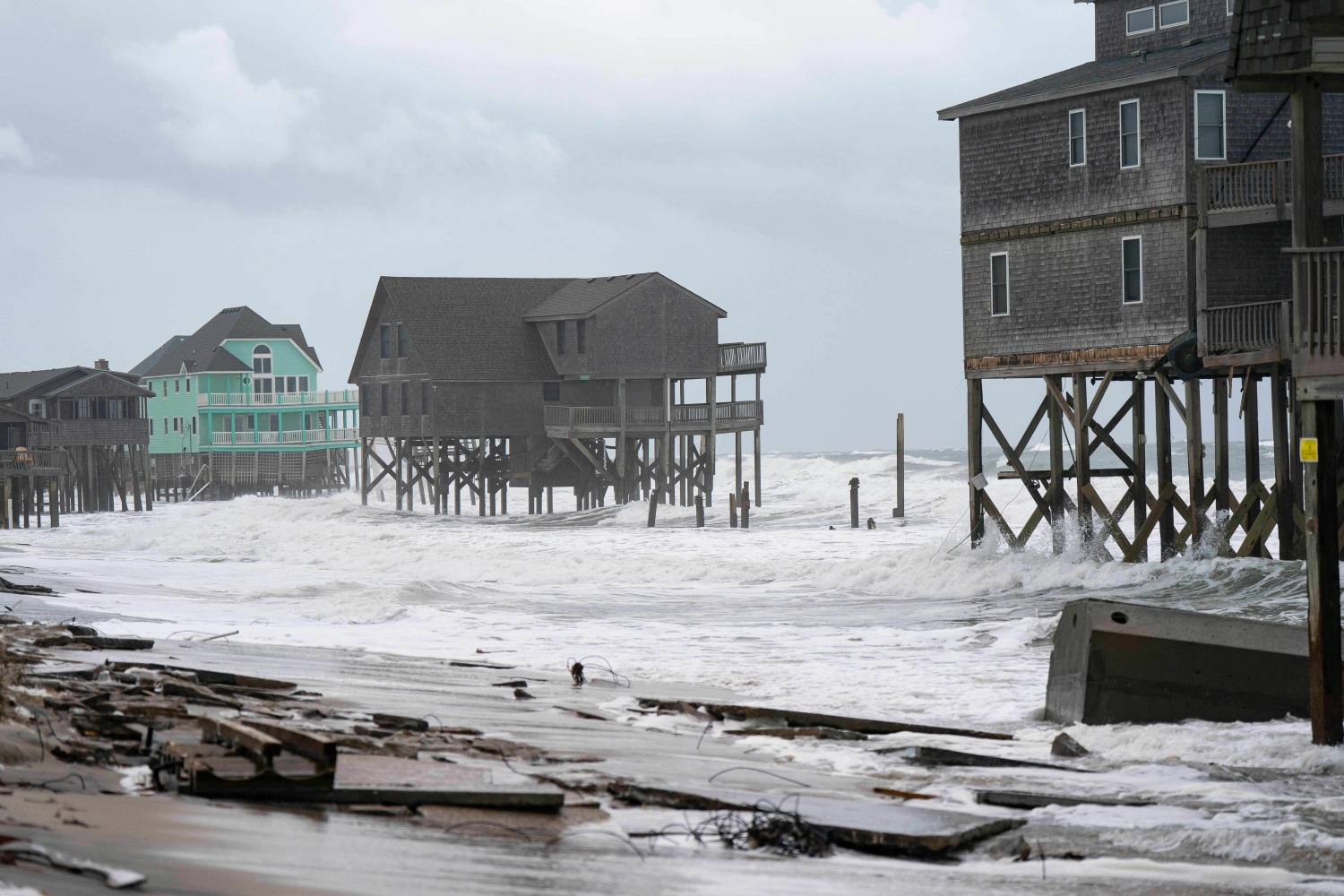 Flooding Underway as Nameless Nor'easter Starts to Slam US East Coast