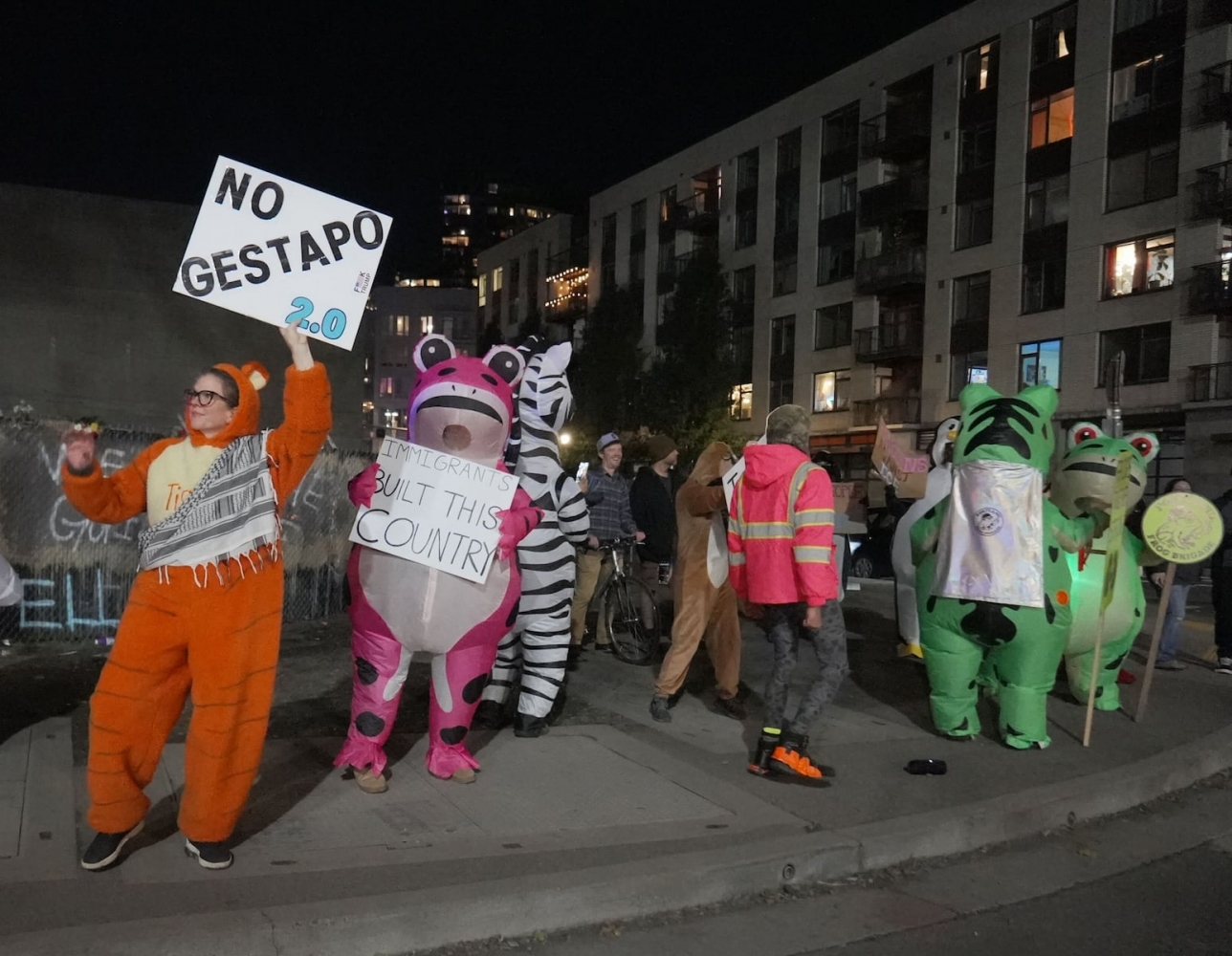 ‘Daily Show’ star films outside Portland ICE and right-wing media get special access: Get caught up