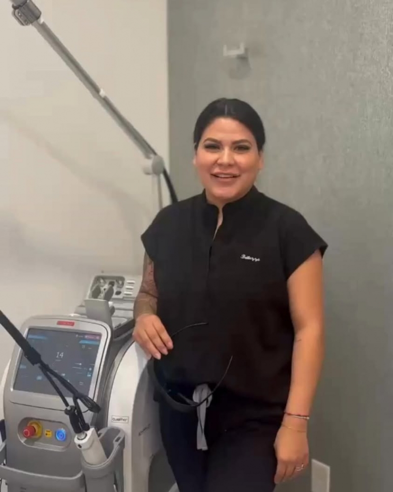 Chetco Medical and AestheticsHello from Bellezza! Watch our talented clinician Karla, perform a Laser Hair Removal treat...