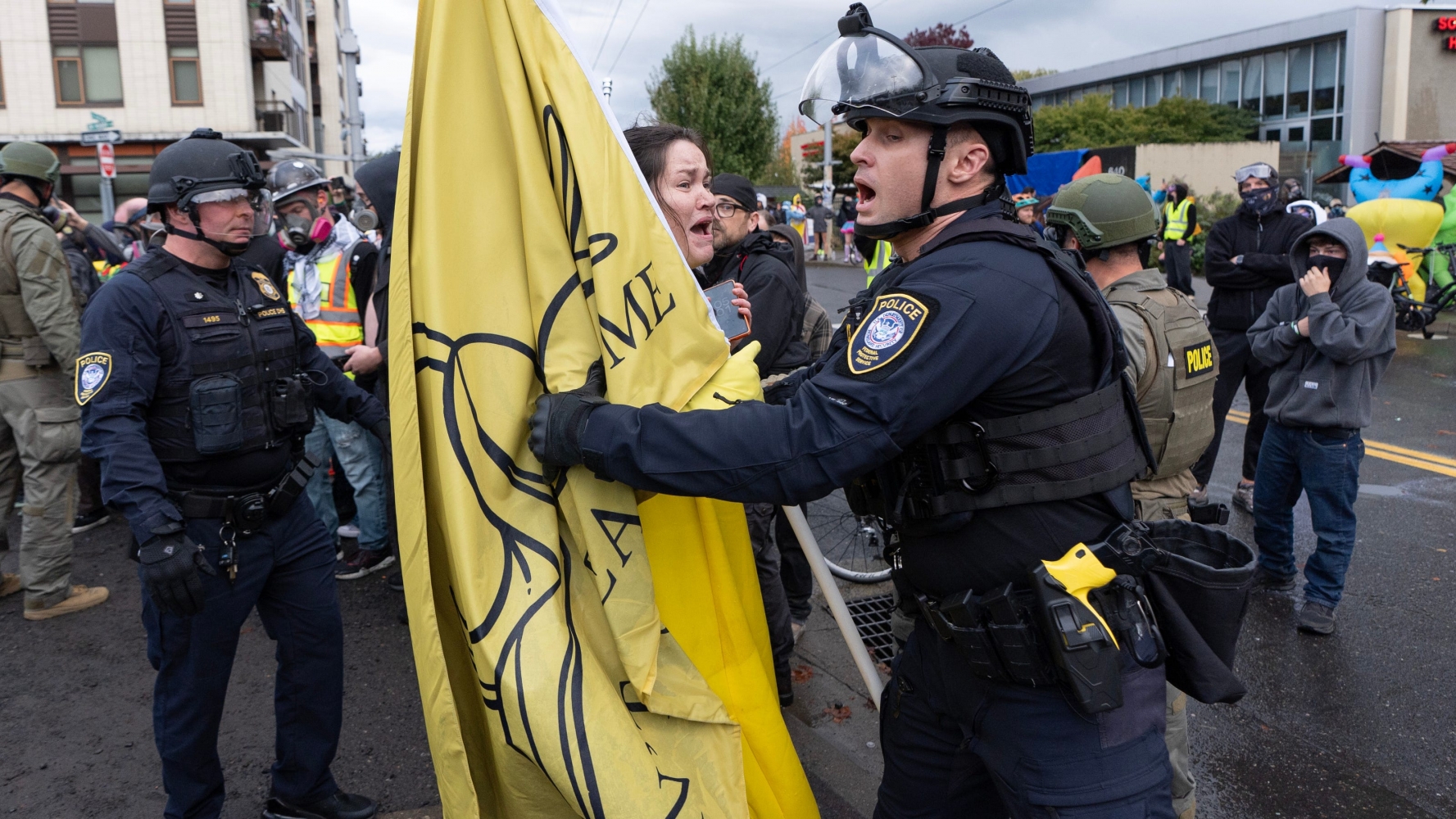 Judge extends blocks on Trump deployment of National Guard to Portland