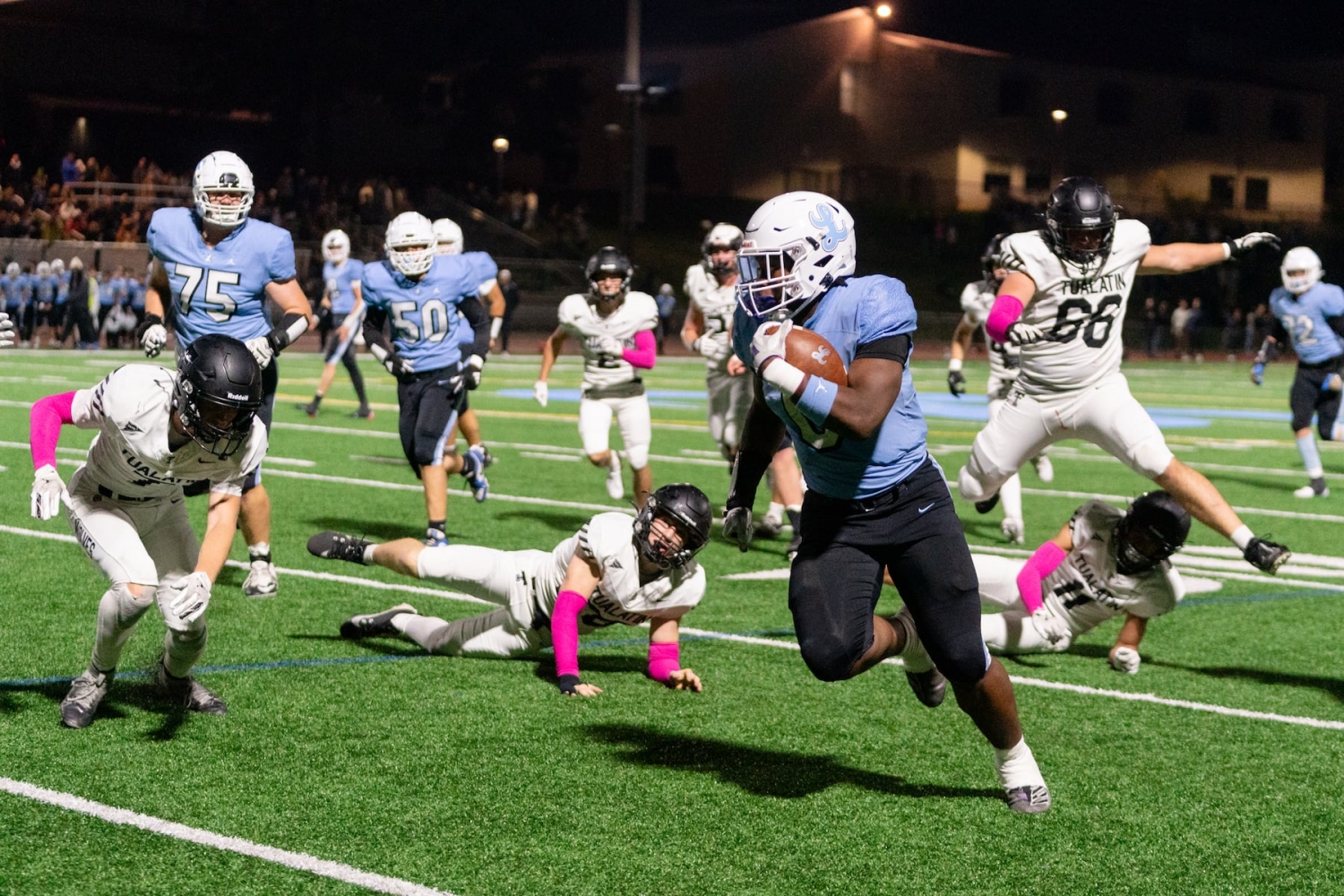Lakeridge vs. Tualatin: Watch live Oregon high school football battle Friday night (10/17/2025)