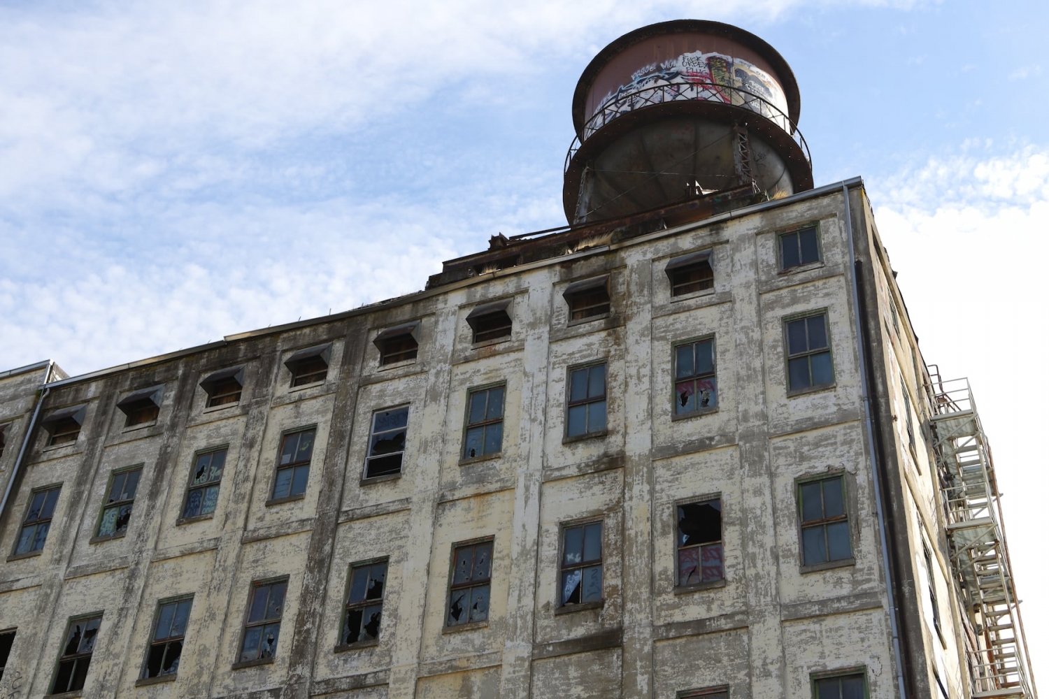 Derelict NW Portland waterfront landmark wins redevelopment approval