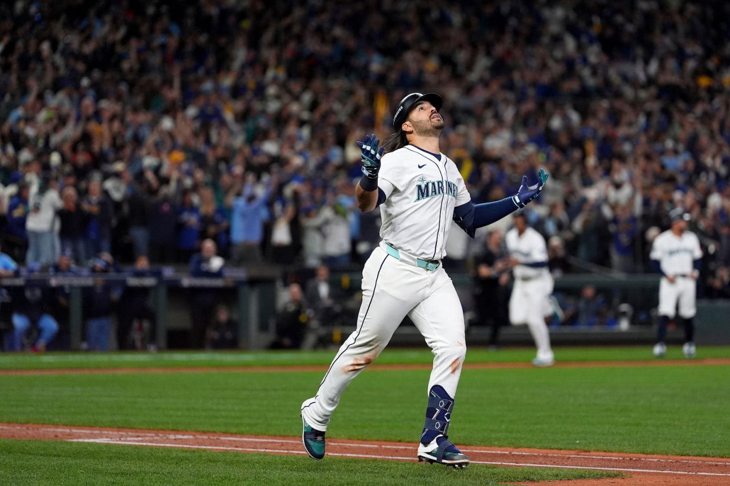 Mariners take 3-2 ALCS lead after Suárez grand slam stuns Blue Jays
