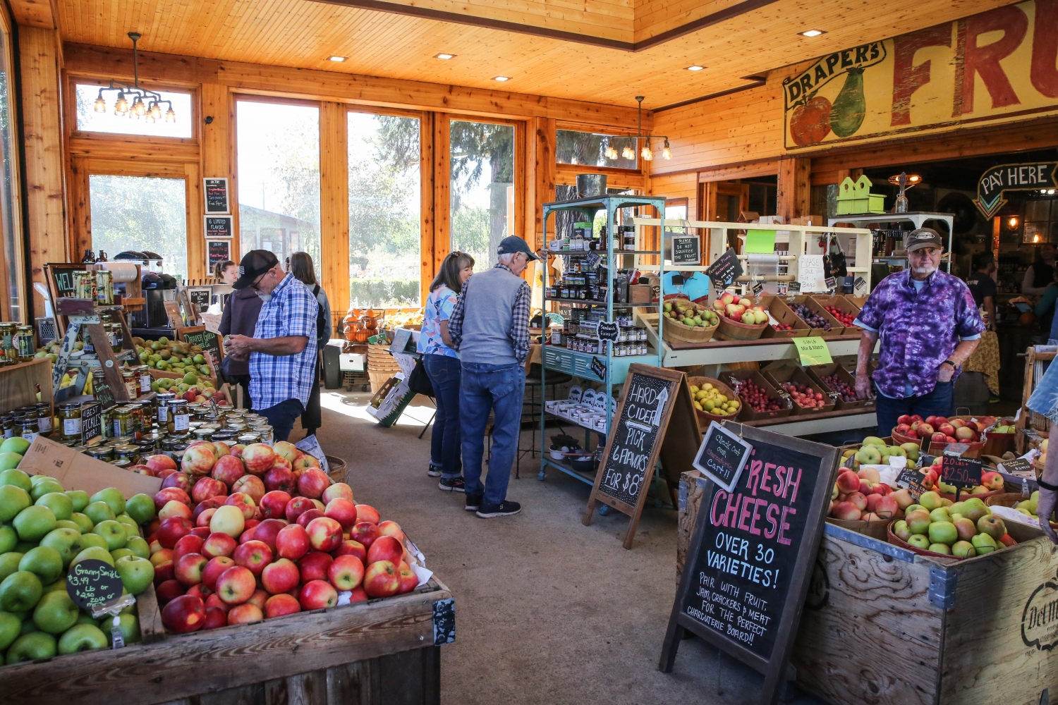 Ripe apples, grape harvests and fall colors along Hood River’s Fruit Loop 