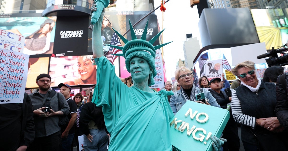 Crowds gather at anti-Trump 