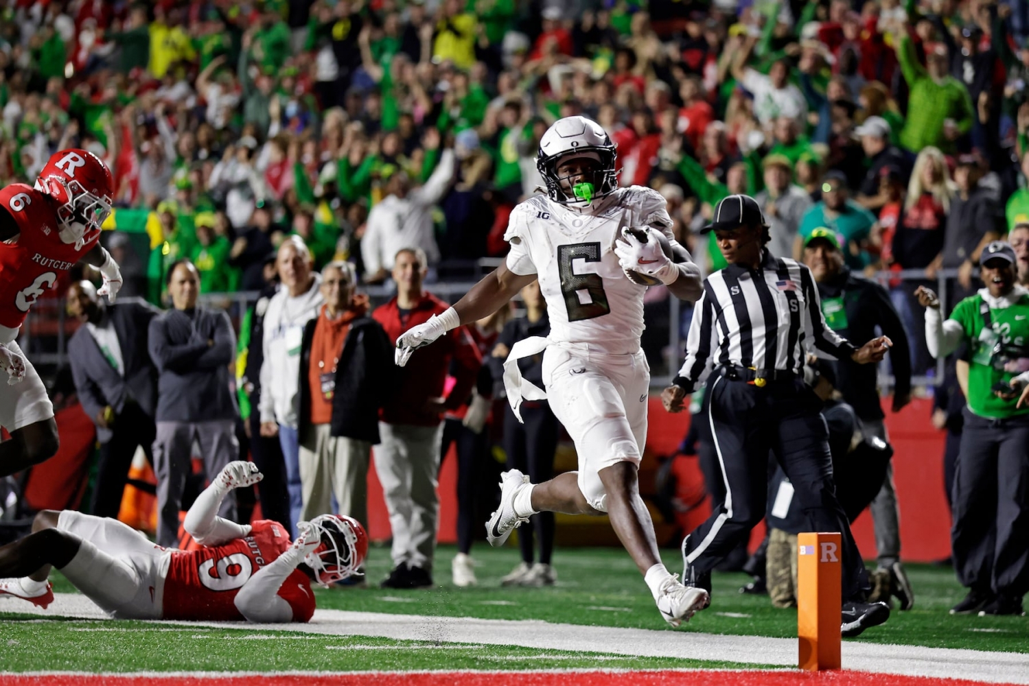 Oregon runs for most yards per carry since at least 1995 in rout of Rutgers