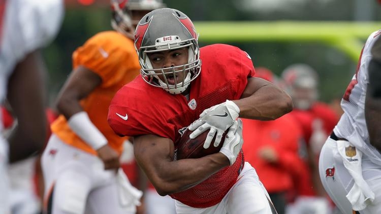 Doug Martin, former Buccaneers running back, dies at 36