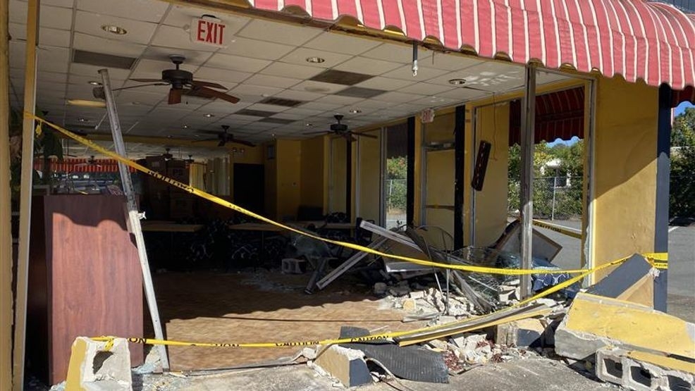 Car crashes into restaurant on Gray Highway in Macon, investigation underway