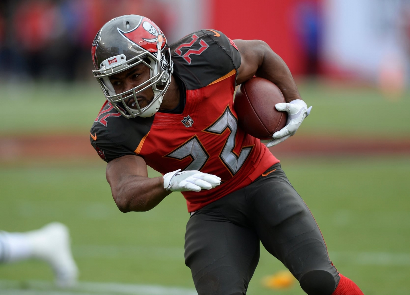 Former NFL star Doug Martin dies after struggle with police during arrest