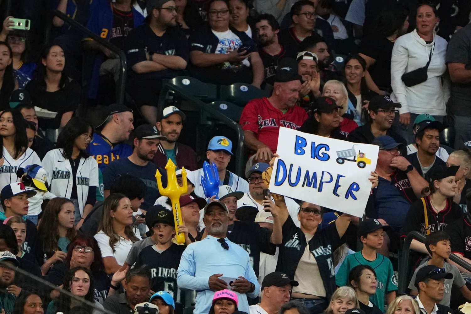 The historic Seattle Mariners took me back in time and made me feel closer to my dad | Bill Oram
